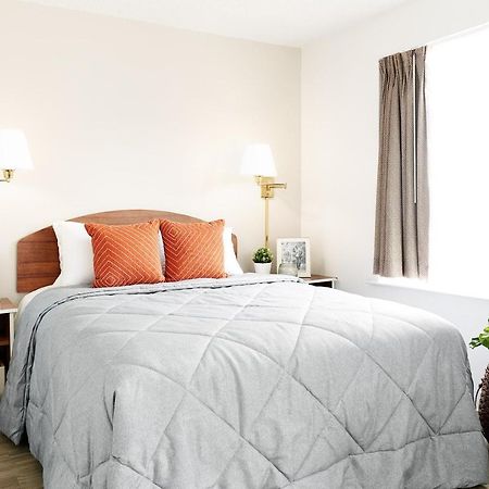 Intown Suites Extended Stay Indianapolis In -College Park Michigan Road Exterior foto